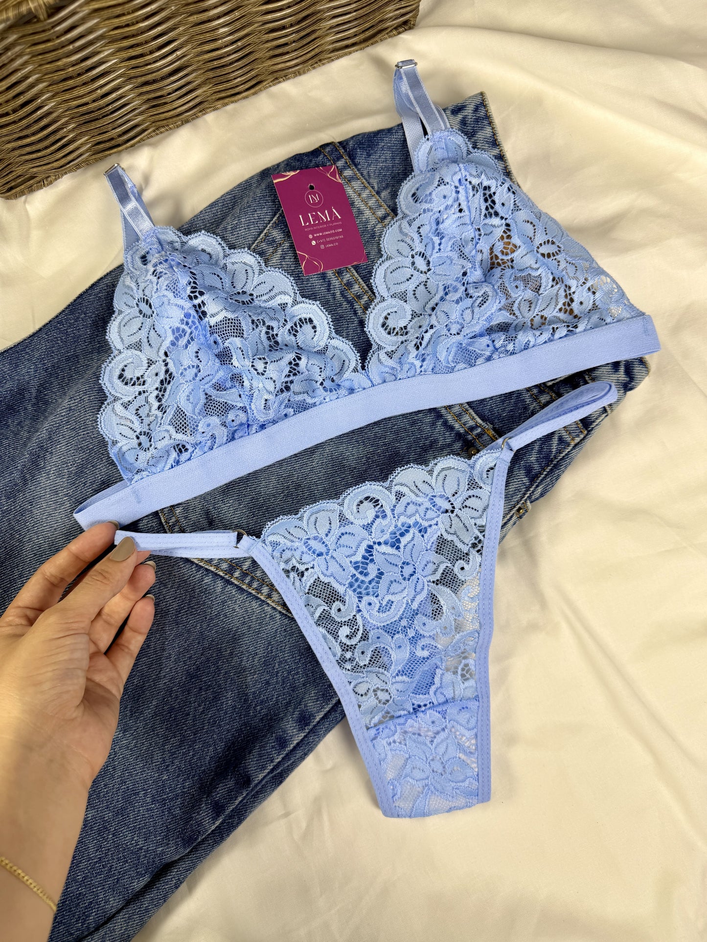 CONJUNTO LENCERIA EN ENCAJE | HILO AZUL CLARO 665