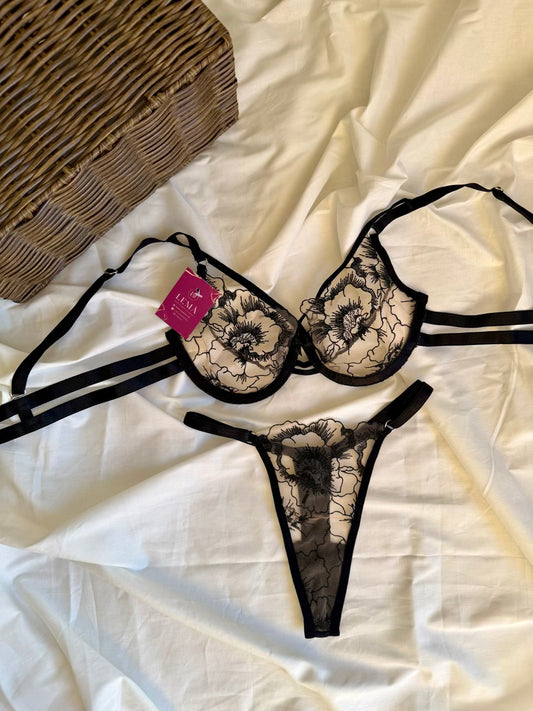 CONJUNTO DE LENCERIA CON REALCE | CLOE NEGRO