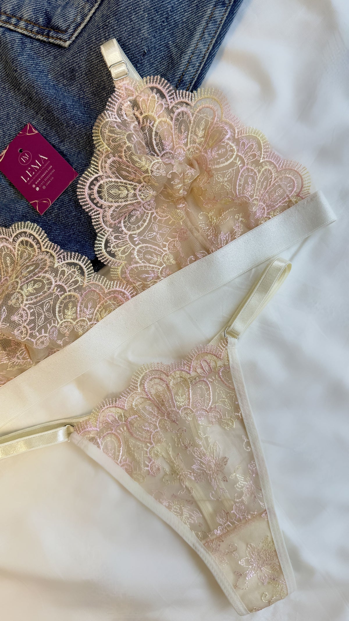 CONJUNTO BORDADO | DORADO CON ROSA