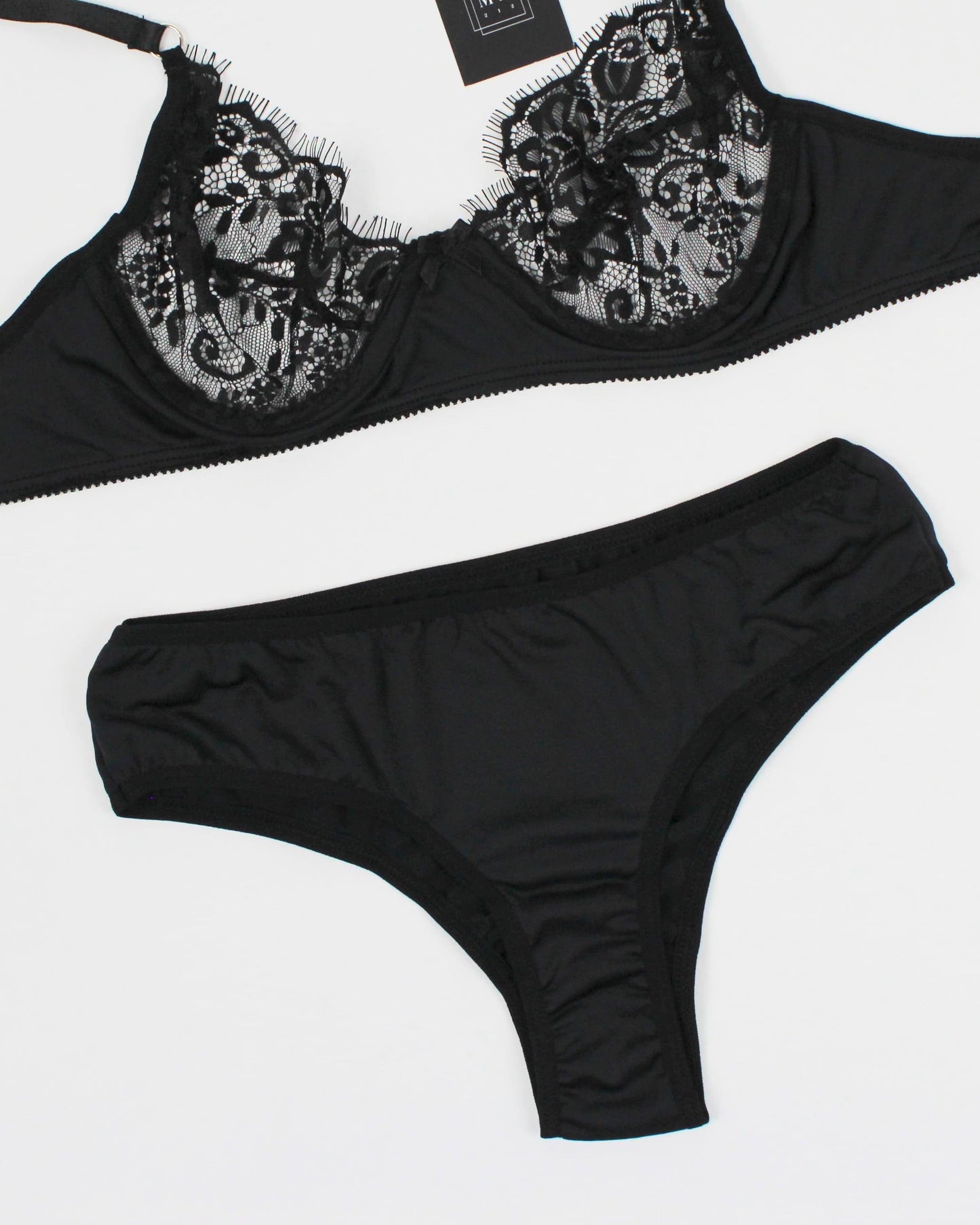 Conjunto Kassandra Color Negro | Brallete realce